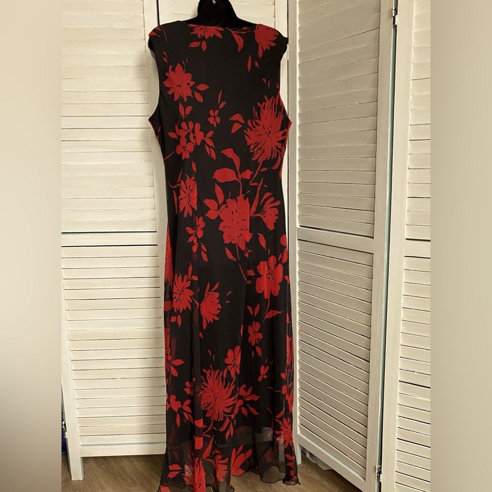 Believe Woman Maxi Shift Black Lining With Shear Red Floral Overlay 18W Goth